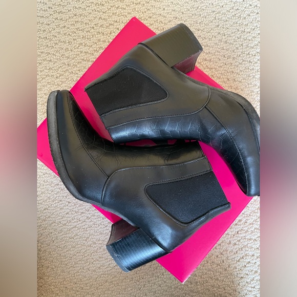 Browns B2 Croc Leather Chelsea Booties - Picture 9 of 10